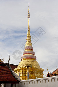 邦沙努克寺金塔寺庙旅游佛塔天空废墟旅行宝塔佛教徒建筑艺术图片