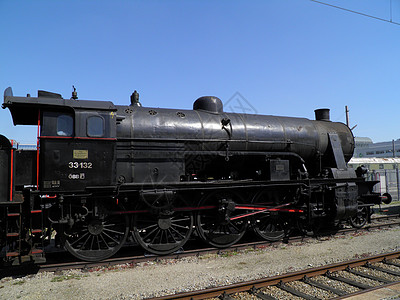 蒸汽发动机机车火车铁路运输引擎过境民众车站背景
