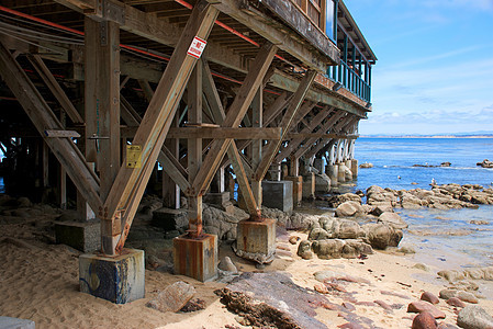 蒙特里加利福尼亚州Wooden码头和海岸图片