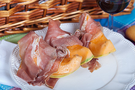 含意大利火腿的坎塔罗普甜瓜野餐水果餐饮午餐食物西瓜黄色橙子饮食营养图片