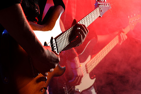 摇滚音乐家在现场音乐会演奏乐队演艺摇滚乐娱乐设备乐器前景爵士乐流行音乐家演员图片