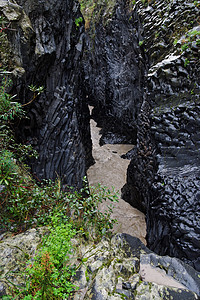 意大利西西里阿尔坎塔拉河峡谷侵蚀地质学山脉流动下雨石头岩石火山塔拉山沟图片