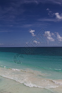 海滩和天空热带旅行假期旅游白色蓝色海湾海洋图片