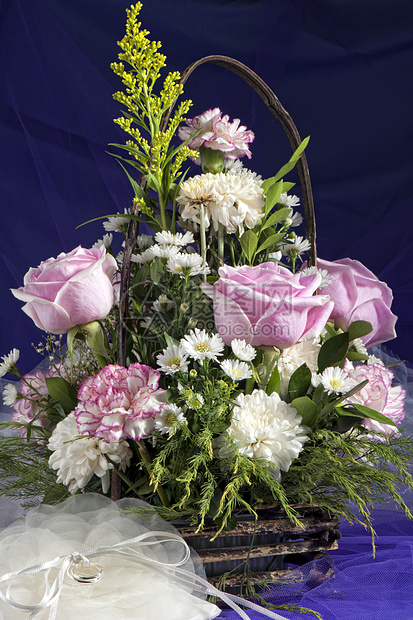 婚环和鲜花套餐夫妻庆典白色仪式花束派对信仰婚礼花朵图片