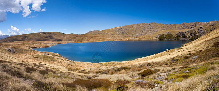 新西兰Kahurangi国家公园锡尔维斯特湖蓝色旅行国家天空冒险风景公园苔原高山场景图片