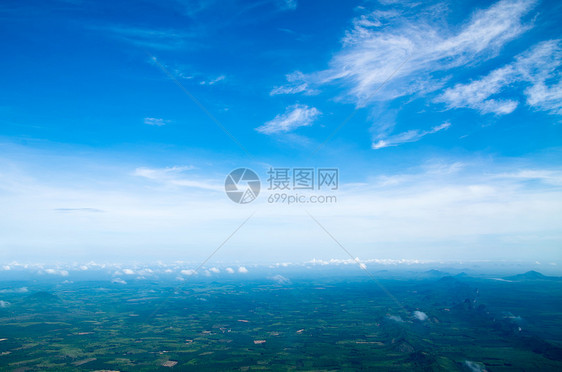 云旅行假期天空自由天际明信片蓝色航空运输气氛图片