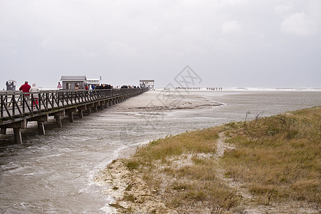 暴风暴洪水暴风雨海浪地平线糕点海岸冲浪波浪断路器天气高跷图片