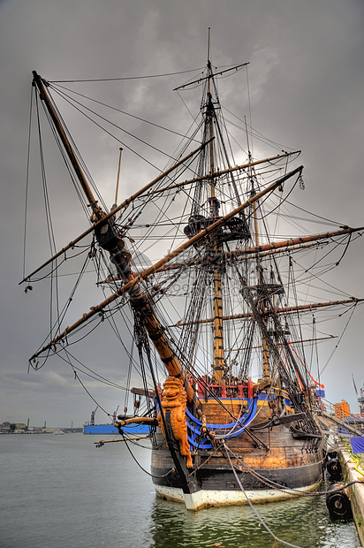 旧帆船桅杆航海海洋航行港口水手水手们绳索海军索具图片