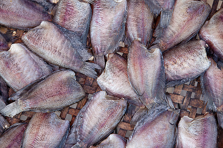 供销售的盐鱼 泰国图片