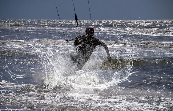 风声飞溅冲浪风帆蓝色天气水滴风筝滑水风暴冲浪者图片