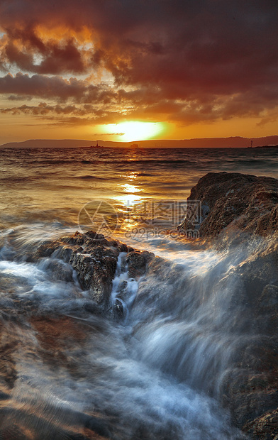 角墙海景天空海浪游客冲浪日出旅行瀑布沿海太阳支撑图片