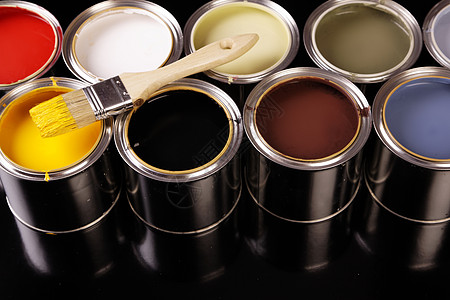油漆罐工作室画笔黄色白色刷子房子颜料墨水金属染料图片