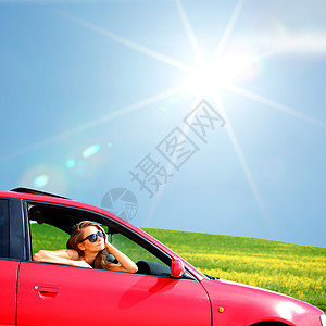 妇女乘坐红色车波浪女孩头发成人玻璃金发运输奢华太阳镜运动图片