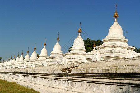 缅甸的佛教塔台地标公园建筑学寺庙团体崇拜风景佛塔旅游文化图片