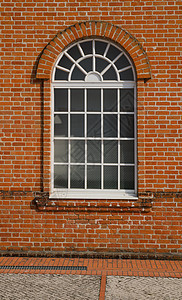 白漆白的木头拱形窗口反射建筑学建筑玻璃房子白色窗户棕色红色图片