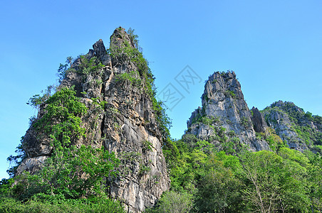 山区地貌环境场地天空岩石美丽蓝色森林顶峰阳光山脉图片