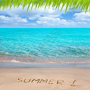 热带海滩与夏日词以沙沙写成岛屿支撑天空蓝色场景海浪水晶旅行晴天波纹图片