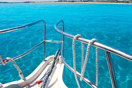 Formentera岛重要海滩上的船胰岛太阳血管栏杆海岸旅行巡航天空热带游艇图片