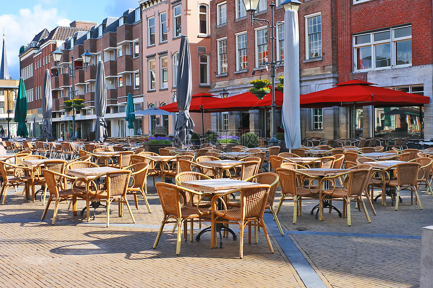 荷兰Gorinchem广场街头咖啡店图片