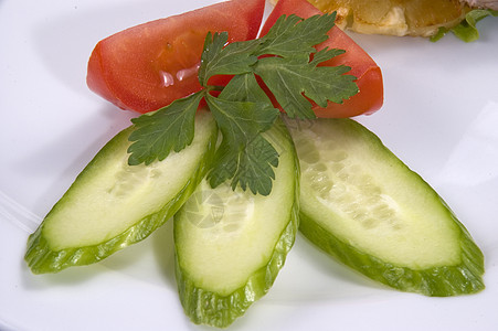 蔬菜肉类黄瓜和西红柿饮食低脂肪午餐食物桌面餐厅美食菜单桌子玻璃背景