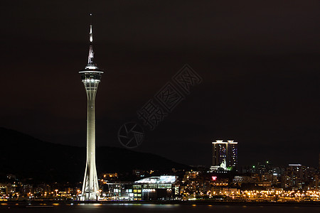 夜里市风与著名的旅行塔 在澳门河附近地标景观首都城市天空大厦建造市中心建筑蓝色图片