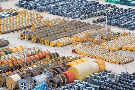 地板上的电缆滚动和变压器设施电压管子力量塑料工厂精力金属技术电子图片