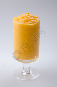 芒果酸奶 牛奶奶昔 孤立在白色上液体菜单酸奶饮食奶油玻璃香草营养稻草活力图片