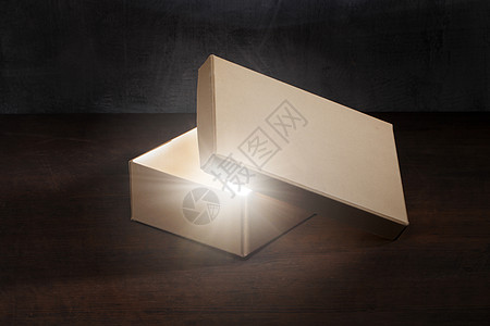 神秘盒子纸板鞋盒辉光图片