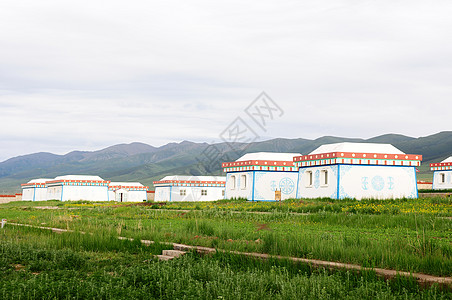 草地上的房子草地上的蒙古人帐篷冒险乡村白色住宅国家建筑游牧民族戈壁草原建筑学背景