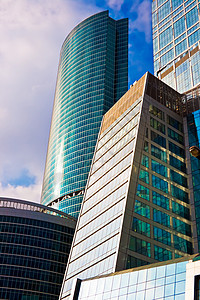 摩天大楼财产玻璃晴天市中心天空民众办公室蓝色墙纸城市图片