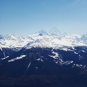 山上有高山顶峰单板滑雪太阳远足阳光旅游全景岩石季节图片