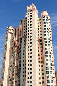 公寓楼窗户天空建筑学蓝色玻璃建筑财产建造住宅摩天大楼图片