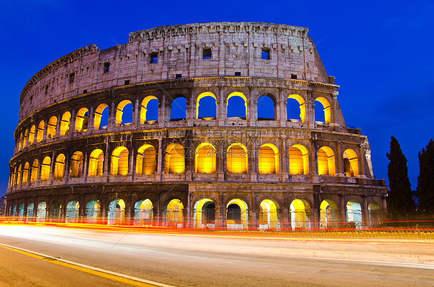 意大利罗马夜幕盛大地标废墟景观城市圆圈建筑斗兽场照明历史旅游图片