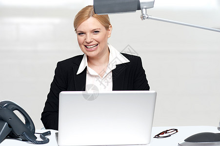 从事工作的漂亮商业妇女老板公司经理电话数据女性互联网秘书管理人员眼镜图片