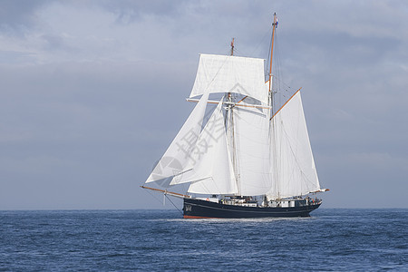 海上高架船导航历史帆船赛帆船天空旗帜旅行海景桅杆海军图片