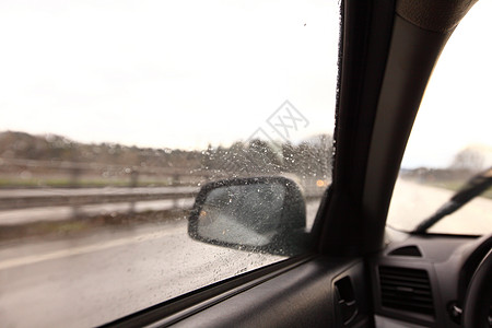 雨中驱车玻璃旅行蓝色窗户墙纸天气镜子风暴季节反射图片