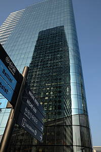 法国 拉德芳斯区的现代建筑办公室商业摩天大楼图片