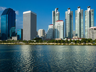 一般建筑 蓝天空和水 蓝色天空和水图片