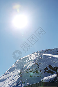 平面顶部远足蓝色冻结天空暴风雪风景滑雪单板阳光运动图片