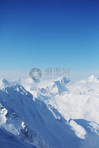 平面顶部风景运动太阳高山岩石蓝色季节爬坡暴风雪冻结图片