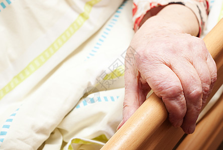 依赖护理的人敬老院老人养老院疗养院照顾养老老年图片
