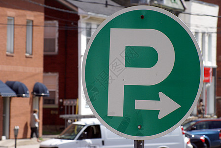 停车标志路标入口店铺导航适应症运输指导交通绿色公园背景图片