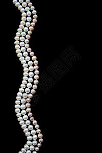 黑色丝绸上的白珍珠和粉红珍珠婚礼珠宝项链粉色紫丁香细绳奢华白色首饰宝石图片