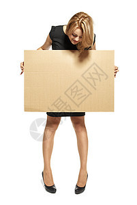 具有吸引力的女性持有空标牌  孤立标语裙子金发纸板广告牌黑色快乐广告影棚靴子图片