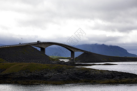 大西洋公路悬崖花朵交通岩石纪念碑旅行海洋天空海岸线运输图片