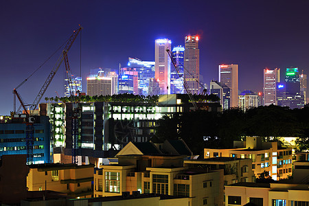 晚上在新加坡市中心天空金融天际蓝色建筑摩天大楼反射商业地标市中心图片
