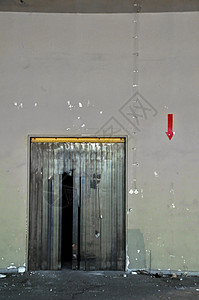 工业内地的门向箭牌和箭头符号图片
