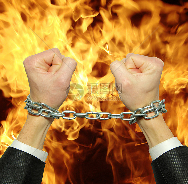 手在铁链中金属警察罪行监狱对角线安全链接篝火危险刑事图片