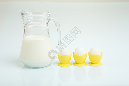 牛奶在玻璃罐子和鸡蛋里面粉面包水壶瓶子蛋壳奶制品店铺杂货饮食乳糖图片