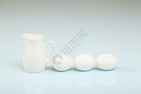 牛奶在玻璃罐子和鸡蛋里早餐液体乳糖烹饪杂货农场奶油面包杯子产品图片